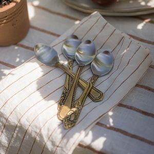 Hovedbilde Sett med 4 teskjeer – antikk messingfinish